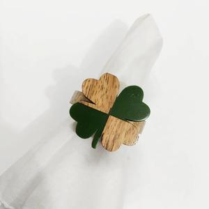 Rond de serviette élégant en bois avec fleurs Décor de table rustique Parfait pour les mariages, les fêtes à la maison et les paramètres de table inspirés de la nature - Product Image 6