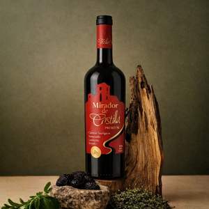 Mirador de Castilla - Vino Tinto Añejado en Roble, Mezcla de Cabernet Sauvignon, Tempranillo, Garnacha y Syrah, 13% ABV, 12 Meses de Añejamiento en Roble - Product Image 2