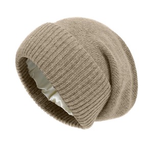 Gorro de Punto para Mujer, Suave y Cálido para Invierno, Estilo Holgado, Apto para Ciclismo, Forrado de Satén, con Características Comunes de Tejido - Product Image 1