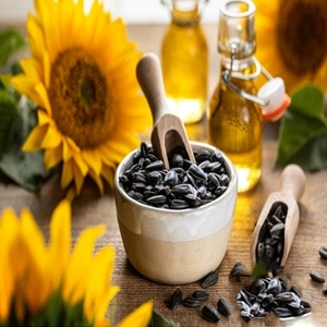 Bulk High Oleic Fractionated Refined Sunflower Oil 100% Pure Food Grade Edible Cooking Oil in Vacuum Pack Ready for Sales - Product Image 2