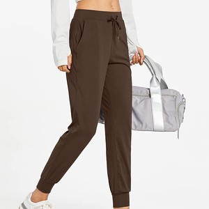 Pantalon long de jogging confortable en coton 100% pour femme, style cargo tendance avec extrémités élastiques - Product Image 2