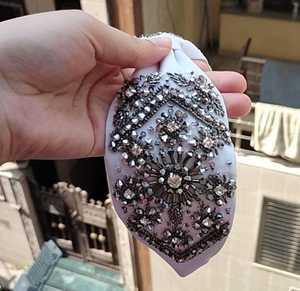 Bandeaux perlés personnalisés à la main Doux rembourré et facile à porter Brodé à la main pour plus de confort - Product Image 1