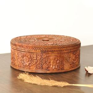 Casserole en bois artisanale avec couvercle sculpté floral Plat de service traditionnel pour repas chauds - Product Image 2