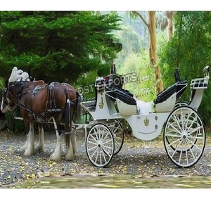 Chariot de mariage exclusif sur le thème blanc victorien Chariot de mariage américain élégant - Product Image 1