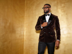 Blazer de Esmoquin Cruzado de Terciopelo Camel para Hombre con Solapa de Satén Negro |   Chaqueta Formal para Bodas y Eventos Nocturnos - Product Image 3