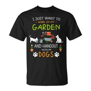 Solo quiero trabajar en mi jardín y pasar el tiempo con mis perros. Camiseta - Product Image 1