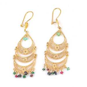 Boucles d'oreilles pendantes en filigrane en forme de lustre en or 22 carats avec saphir, émeraude, rubis et poids de 17,64 g - Product Image 2