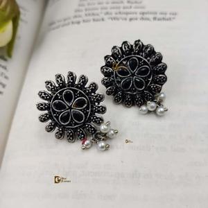 Handmade German Silver Stone Work Round Stud Earrings for Women Girls Casual Party Wear Flower Pattern Pearl Main Stone for Gift - Product Image 4