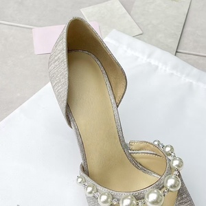 Chaussures de mariée élégantes blanches à talon chaton pour femme – Escarpins confortables à talon bas, bout pointu, bride en dentelle et perles – Idéales pour mariage et été - Product Image 5