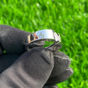 Bague de fiançailles de luxe personnalisée pour homme en or blanc 14 carats avec diamant princesse solitaire, style original 'Iced Nugget Cluster' pour le petit doigt, étincelante - Product Image 1