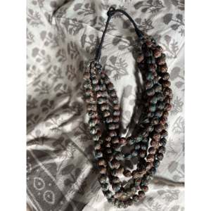 Collar de cuentas de sari de seis hilos - Regalo de boda cristiana bohemia con 2 cadenas de cobre modernas, circonita, ágata y perla con diseño Ajrakh - Product Image 1