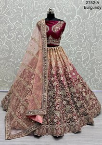 Lehenga choli ออกแบบเจ้าสาวด้วยด้ายหลายและงาน zari - Product Image 3