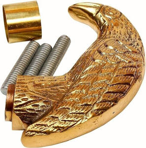 Canne de marche en bois poli avec poignée en laiton en forme de tête de corbeau, style nautique vintage, finition élégante - Product Image 3