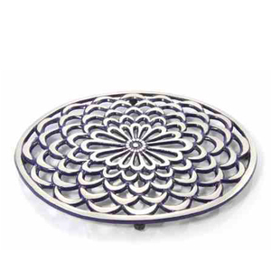 <b>Cast</b> <b>Iron</b> Round <b>Trivet</b> with Vintage Pattern - Product Image 4