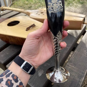 Jarra de cerveza Medieval auténtica de 24oz, taza de cuerno vikingo para beber, taza clásica de Navidad pulida Jarl/Stein - Product Image 1