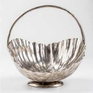 Panier d'élégance Royal Orchard avec base sculptée, éclat antique et détails artisanaux pour un affichage de fruits raffiné dans les restaurants - Product Image 3