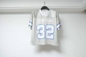 เสื้อครอปทีมอเมริกันฟุตบอลแบบสั่งทำพิเศษ เสื้อกีฬาแบบซับลิเมชั่น เสื้อครอปสตรีทแวร์ เสื้ออเมริกันฟุตบอลสไตล์เรโทร - Product Image 6