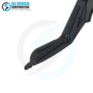 Tijeras ergonómicas de acero inoxidable de diseño negro con asas de agarre de goma suave para un uso cómodo y prolongado - Product Image 6