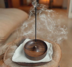 Quemador de incienso de madera minimalista hecho a mano, madera de fresno de nogal, regalo de día especial, soporte de incienso - Product Image 2