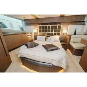Yate a Motor Galeon 500 Fly Cabin Cruiser, Embarcación Premium para Cruceros Confortables - Product Image 1