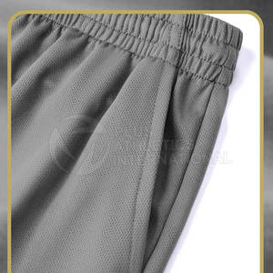 Pantalones cortos deportivos transpirables para hombres con cordón en la cintura y bolsillos laterales para gimnasio y correr básicos pantalones cortos deportivos de secado rápido - Product Image 3