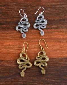 Nuevos Pendientes Colgantes de Serpiente con Diseño Gótico, Joyería de Latón para Mujer, Acabado Plateado Oxidado, Venta al por Mayor/OEM/ODM - Product Image 1