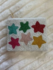 Pochette à monnaie rose faite à la main avec broderie de coquillages, forme rectangulaire, fermeture éclair avec pompon - Product Image 6