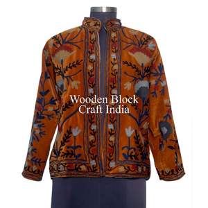 Elegante Chaqueta de Terciopelo Suzani, Abrigo Corto Bordado a Mano, Estilo Bohemio Indio, Floral, Ropa de Abrigo Cálida de Invierno, Regalo para Mujer - Product Image 2