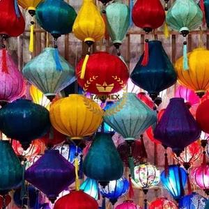 Lanterne extérieure en soie de bambou suspendue en tissu vietnamien coloré Hoi An lanternes pour la décoration de restaurant - Product Image 1