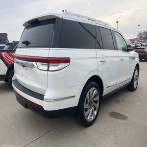 Lincoln Navigator 2023 en parfait état - Product Image 3