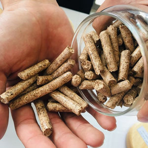 Granulés de bois de pin naturel haute densité conformes aux normes européennes, combustion propre, faible teneur en cendres, sans taxe, exportés du Vietnam, bâtonnets de chêne pour - Product Image 3