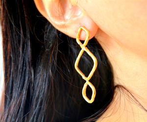 Nouvelle mode Boucles d'oreilles modernes en alliage de zinc et diamant doré Boucles d'oreilles géométriques faites à la main Fil rond - Product Image 1