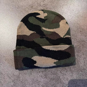 Camuflaje gráfico logotipo personalizado impreso Jacquard Knit Beanie exterior invierno acrílico personalizado Camo alta calidad secado rápido transpirable - Product Image 1