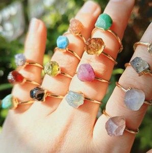 Unique Design Multiple Crystal Raw 8-12mm Approx Gemstone Brass Electroplated Thin Band Ring Handmade Gold Plated Ring Jewelry - Product Image 2