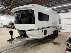 รถบ้านมือสอง inTechs RV Aucta WILLOW ปี 2024 2025 สภาพดีเยี่ยม หรูหรา ทันสมัย เหมาะสำหรับการเดินทางและตั้งแคมป์กลางแจ้ง - Product Image 5