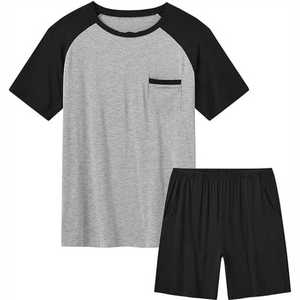 Conjunto de Camiseta y Pantalones Cortos Gris y Negro, Estilo Moderno Informal, Conjunto de Camiseta y Pantalones Cortos con Bloques de Color, Look Deportivo Urbano - Product Image 1
