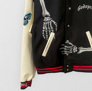Chaqueta Varsity Godspeed con Cuello Alto y Bordado de Esqueleto, Mangas de Cuero, Estilo Punk Urbano, Chaqueta Letterman para Hombre - Product Image 6