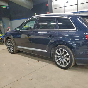 SUV Usado Q7 2017 3.0L Automático de Gasolina con Asientos de Cuero y Neumáticos R19 - Product Image 1
