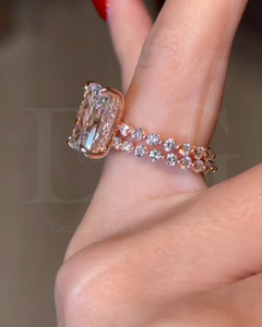 Anillo de compromiso de pavé de burbuja flotante de diamante de corte radiante hecho a mano banda de joyería fina de mujer de Halo oculto único - Product Image 2