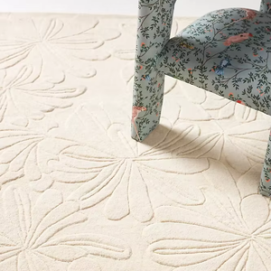 Tapis marguerite sculpté à la main à poils hauts pour la durabilité et le style ajoute un charme et un confort intemporels à votre maison - Product Image 1