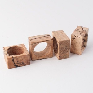 Rond de serviette décoratif en bois naturel tendance pour la décoration de table de mariage et de fête, fabriqué à la main en noyer indien, personnalisé - Product Image 1
