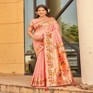 Sari en organza VASTRA COTTAGE avec motifs tissés en zari doré, bordure riche en pallu de Rajhans Swan et chemisier en brocart contrastant - Product Image 4