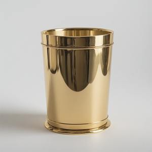 Contenedor de Basura de Acero Galvanizado Sólido para Uso Diario en Hogares, Oficinas y Espacios Públicos - Product Image 1