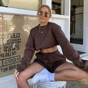 สเวตเตอร์คอกลมและกางเกงขาสั้นสำหรับผู้หญิงชุดวอร์มกางเกงขาสั้น2ชิ้นสำหรับผู้หญิงขายส่งออกแบบได้ตามต้องการ - Product Image 4