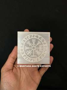 Hermosa placa de carga de ágata de selenita de 75-80mm Árbol sagrado de forma redonda grabado con técnica de tallado de estilo Feng Shui - Product Image 3