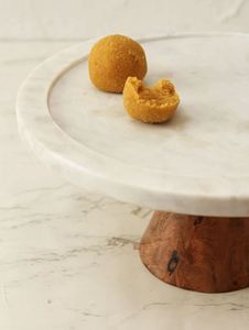 การออกแบบที่ทันสมัยหินอ่อนและไม้ยืนเค้กสำหรับการใช้งานงานแต่งงานบ้านโรงแรมร้านอาหารพรรคส่งออกที่มีคุณภาพสูงขายตรงโรงงาน - Product Image 3