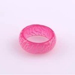 Bague hexagonale élégante et moderne en bois et résine, bijou artisanal finition époxy, personnalisable, pour rangement, cadeau, fêtes, mariage - Product Image 2