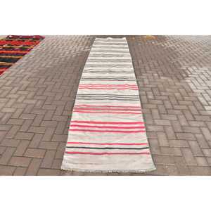 Alfombra turca vintage de 2.8x13.3 pies (85x404 cm), Kilim blanco con lunares - Product Image 1