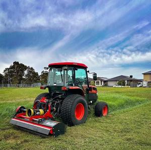 Tractor Kubota de Calidad, Tractor Kubota 4x4 con Tracción en las Cuatro Ruedas - Product Image 3