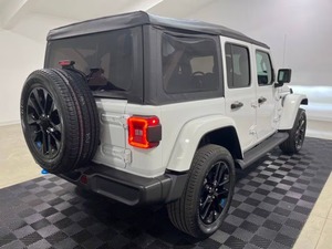 Usado cuidadosamente 2022 J-eep Wrangler 4xe Unlimited Sahara 4dr SUV 4WD - Product Image 5